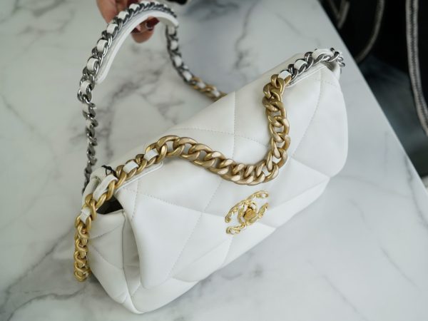 最高級シャネルスーパーコピー シャネルバッグコピー CHANEL 19 ハンドバッグ ホワイト AS1160 B07327 10601 ラムスキン ゴールド金具 - 画像 (4)