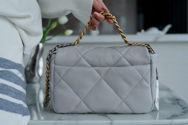 最高級シャネルスーパーコピー シャネルバッグコピー CHANEL 19 ハンドバッグ グレー AS1160 B14552 NR794 ラムスキン ゴールド金具 - 画像 (7)