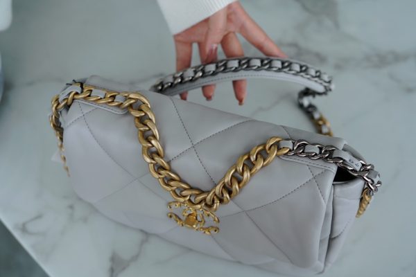 最高級シャネルスーパーコピー シャネルバッグコピー CHANEL 19 ハンドバッグ グレー AS1160 B14552 NR794 ラムスキン ゴールド金具 - 画像 (3)