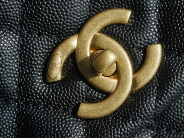 最高級シャネルスーパーコピー シャネルバッグコピー CHANEL ラージ トップハンドル フラップ バッグ ブラック/ボルドー A92991 B05061 94305 カーフスキン ゴールド金具 - 画像 (2)