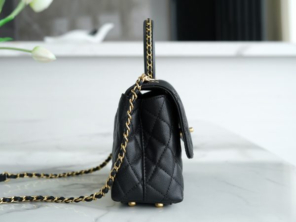 最高級シャネルスーパーコピー シャネルバッグコピー CHANEL トップハンドル フラップ バッグ ブラック A92990 B05061 94305 カーフスキン ゴールド金具 - 画像 (3)