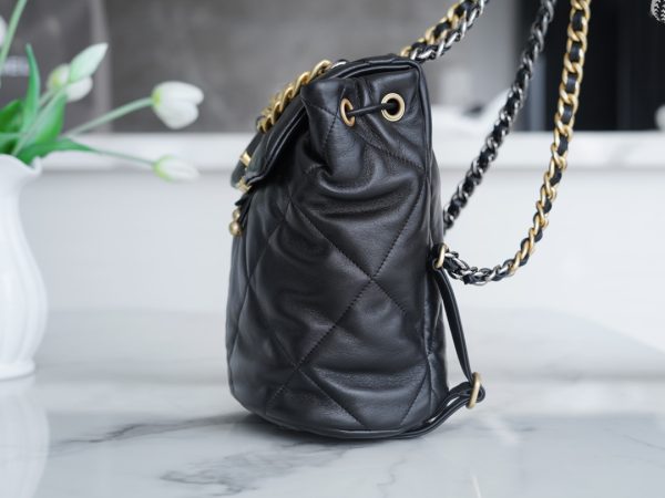 最高級シャネルスーパーコピー シャネルバッグコピー CHANEL 19 バックパック ブラック AS4223 B04852 94305 ラムスキン ゴールド金具 - 画像 (3)