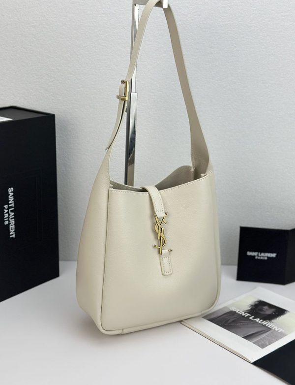 N品 YSL サンローラン LE 5 À 7 ソフト スモール オフホワイト 713938AAAUQ9207 カーフスキンレザー ゴールド金具 激安優良店 - 画像 (9)