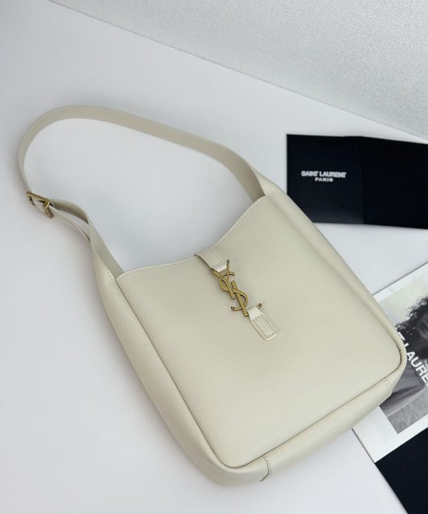 N品 YSL サンローラン LE 5 À 7 ソフト スモール オフホワイト 713938AAAUQ9207 カーフスキンレザー ゴールド金具 激安優良店 - 画像 (6)