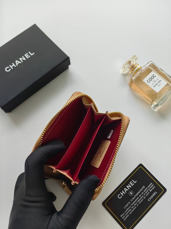 シャネル 財布 2025 新作 CHANEL ミニ財布 小銭入れ・コインケース ボーイシャネル モカベージュ A80602 B01489 NZG77 キャビアスキン ゴールド金具 - 画像 (2)