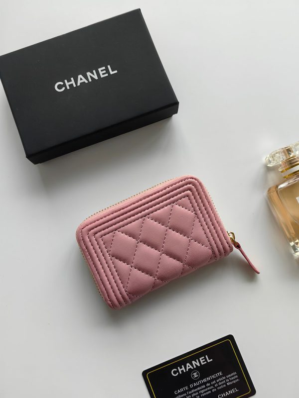 シャネル 財布 2025 新作 CHANEL ミニ財布 小銭入れ・コインケース ボーイシャネル ピンク A80602 B01490 NG750 ラムスキン ゴールド金具 - 画像 (4)