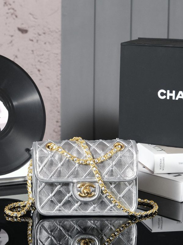 シャネル バッグ 2025 新作 CHANEL ショルダーバッグ 人気 ブランド シルバー カーフスキン ゴールド金具 - 画像 (9)