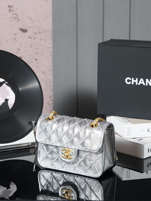 シャネル バッグ 2025 新作 CHANEL ショルダーバッグ 人気 ブランド シルバー カーフスキン ゴールド金具 - 画像 (8)