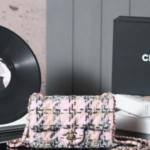 CHANEL 大人可愛い斜めがけバッグ ブランド