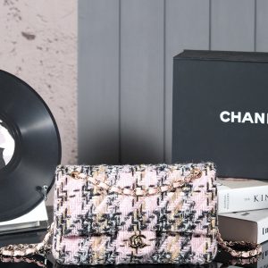 CHANEL 大人可愛い斜めがけバッグ ブランド