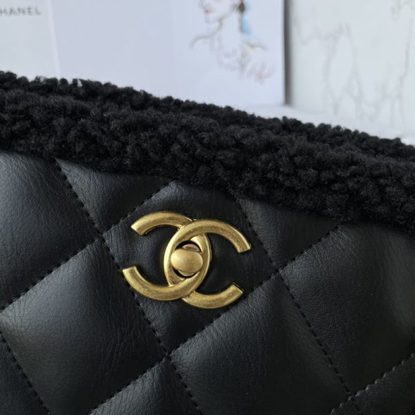 シャネル バッグ 2025 新作 CHANEL ホーボーバッグ 流行り いつまで 黒 (ブラック) AS3855 ラムスキン ゴールド金具 - 画像 (9)