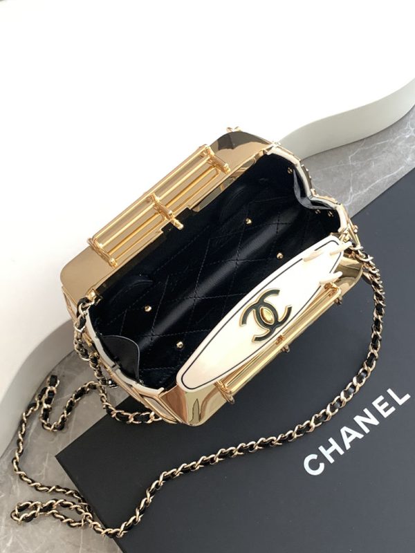 シャネル バッグ 2025 新作 CHANEL ミニ ヴァン イヴニング バッグ 黒 (ブラック) AS4590 B14952 NT531 プレキシ エナメル & ストラス ゴールド金具 - 画像 (4)