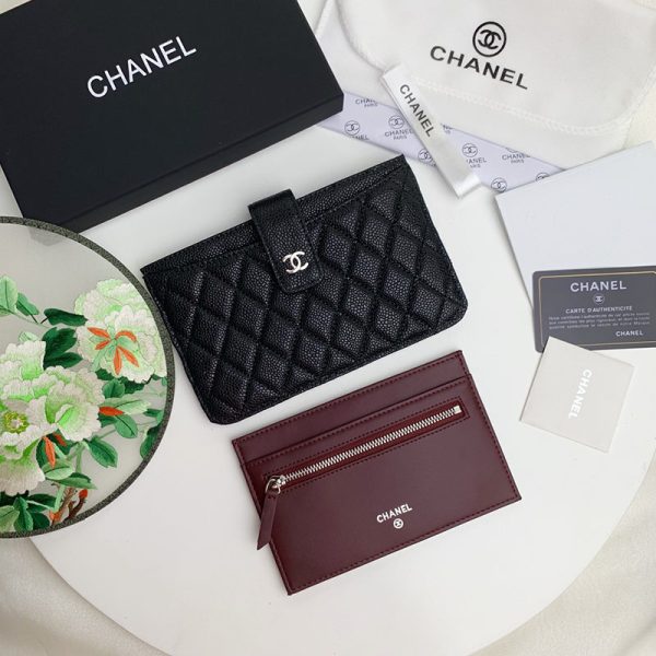 シャネル 財布 2025 新作 CHANELの財布を持つ 女 黒 (ブラック) A84436 キャビアスキン シルバー金具 - 画像 (9)