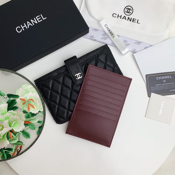 シャネル 財布 2025 新作 CHANELの財布を持つ 女 黒 (ブラック) A84436 キャビアスキン シルバー金具 - 画像 (8)