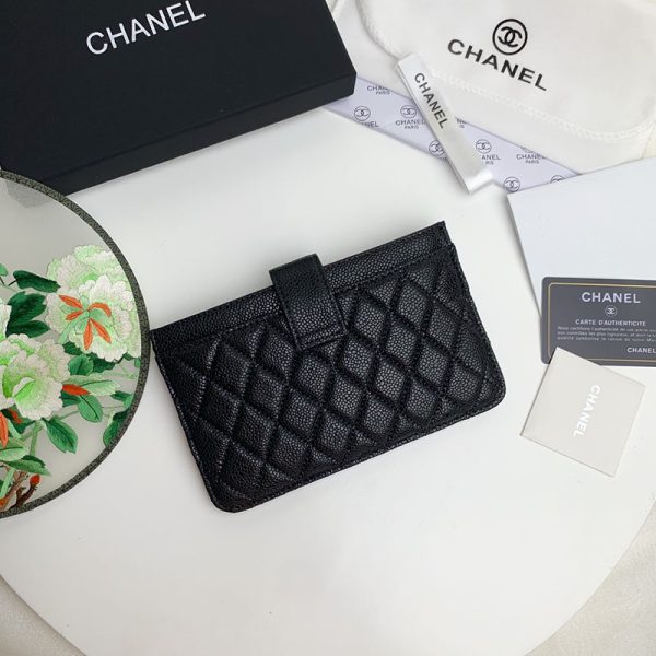 シャネル 財布 2025 新作 CHANELの財布を持つ 女 黒 (ブラック) A84436 キャビアスキン シルバー金具 - 画像 (7)