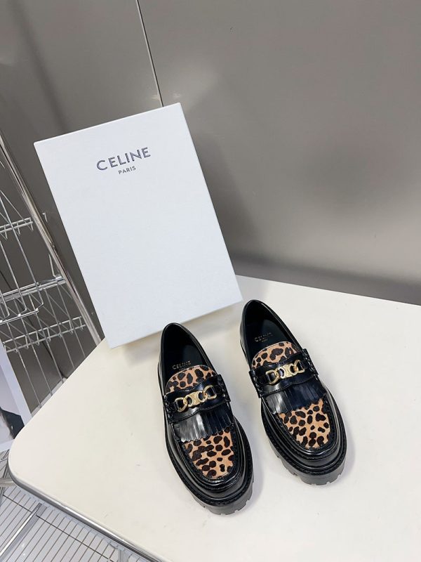 CELINE 大人可愛い フラットシューズ