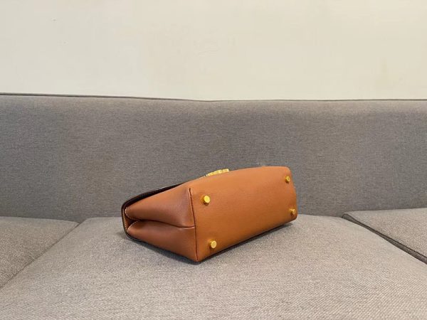 N品 セリーヌ バッグ 人気 ランキング CELINE ミディアム ニノ バッグ 117523FXK.18BU ブロンズ ゴールド金具 - 画像 (5)