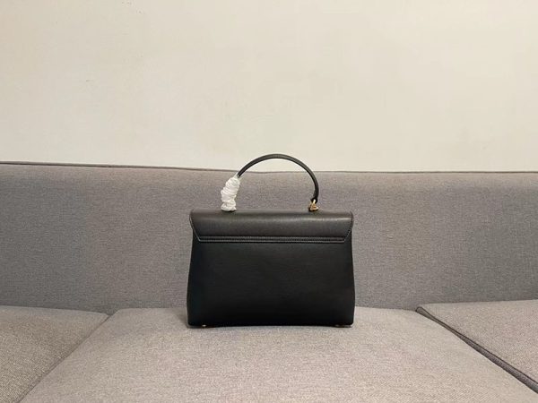 N品 セリーヌ バッグ 人気 ランキング CELINE ミディアム ニノ バッグ 117523FXK.38NO ブラック ゴールド金具 - 画像 (8)