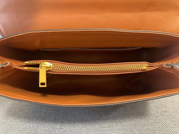 N品 セリーヌ バッグ 人気 ランキング CELINE ミディアム ニノ バッグ 117523FXK.04LU タン ゴールド金具 - 画像 (2)