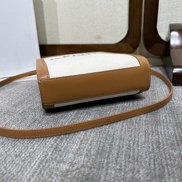 N品 セリーヌ バッグ 人気 ランキング CELINE ミニバーティカルカバ 193302BZK.01BC ホワイト ゴールド金具 - 画像 (6)