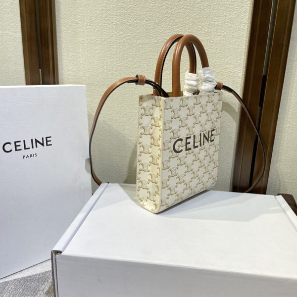 N品 セリーヌ バッグ 人気 ランキング ミニ バーティカル トリオンフ キャンバス CELINE カバ 194372BZK.01BC ホワイト ゴールド金具 - 画像 (8)