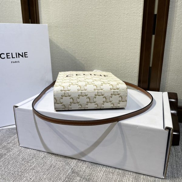 N品 セリーヌ バッグ 人気 ランキング ミニ バーティカル トリオンフ キャンバス CELINE カバ 194372BZK.01BC ホワイト ゴールド金具 - 画像 (6)