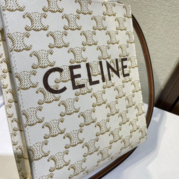 N品 セリーヌ バッグ 人気 ランキング ミニ バーティカル トリオンフ キャンバス CELINE カバ 194372BZK.01BC ホワイト ゴールド金具 - 画像 (5)