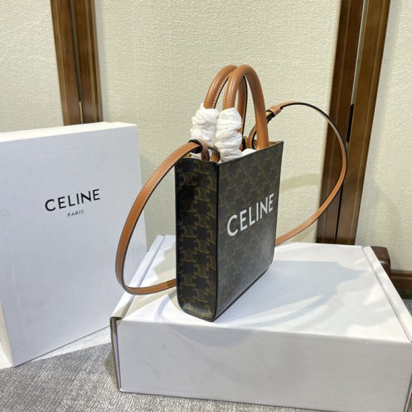 N品 セリーヌ バッグ 人気 ランキング ミニ バーティカル トリオンフ キャンバス CELINE カバ 194372BZK.04LU タン ゴールド金具 - 画像 (8)