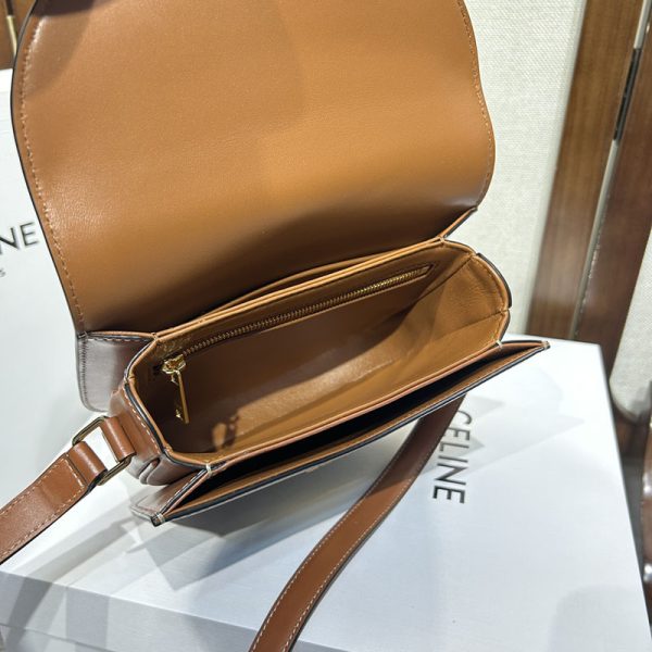 N品 セリーヌ バッグ 人気 ランキング CELINE 大人女子 ショルダーバッグ ブランド ブザス クレア 110962BZ4.04LU タン ゴールド金具 - 画像 (2)