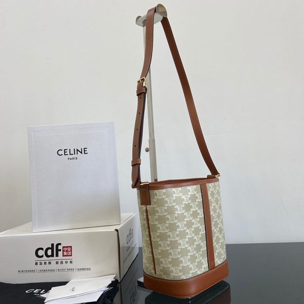 N品 セリーヌ バッグ 人気 ランキング CELINE スモールバケット 口コミ 191442FLC.02GR グレージュ ゴールド金具 - 画像 (9)