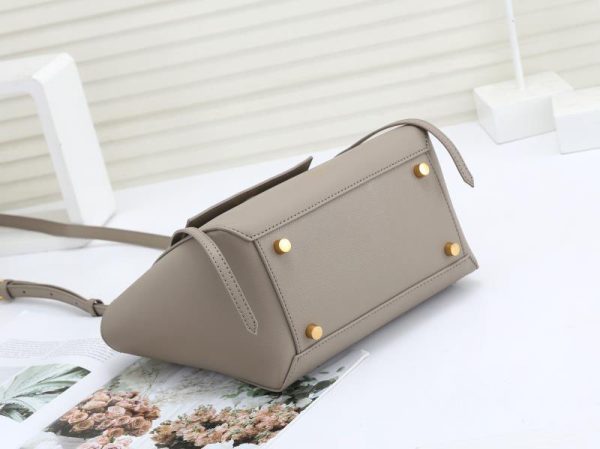 N品 セリーヌ バッグ 人気 ランキング CELINE マイクロ ベルトバッグ 189153ZVA.18LT ライトトープ ゴールド金具 - 画像 (4)