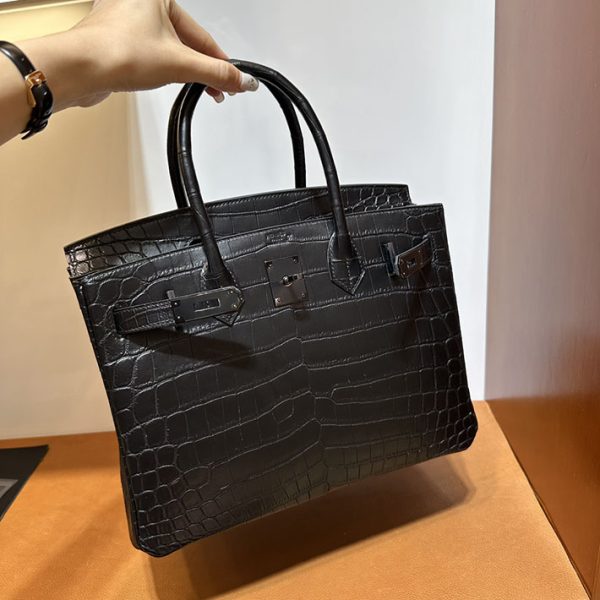 バーキン超N品 エルメスの人気バッグ HERMES バーキン30 黒 ブラック クロコダイル ニロティカスマット ブラック金具 2025定価 2513015 - 画像 (4)