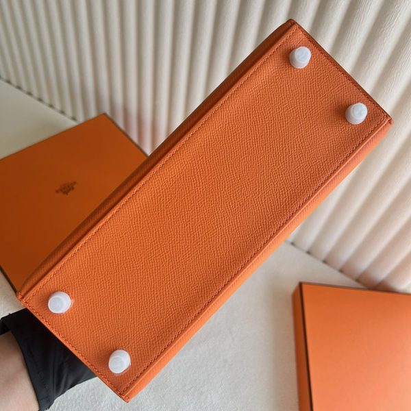 ケリー超N品 エルメス 安いバッグ HERMES ケリー25 外縫い オレンジ ヴォーエプソン シルバー金具 2025定価 2513022 - 画像 (3)