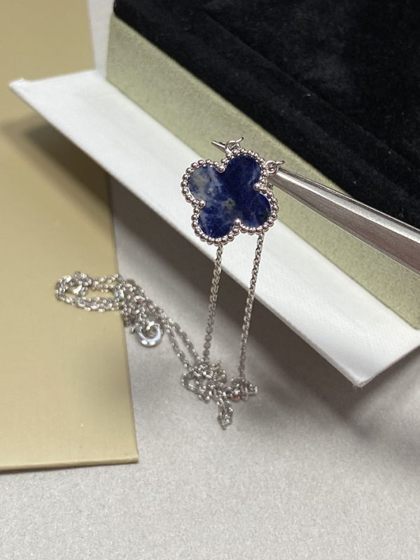 ヴァンクリーフ ネックレス 人気色 VAN CLEEF & ARPELS ヴィンテージ アルハンブラ ペンダント VCARD34900 ブルー 2025新作 2514024 - 画像 (4)