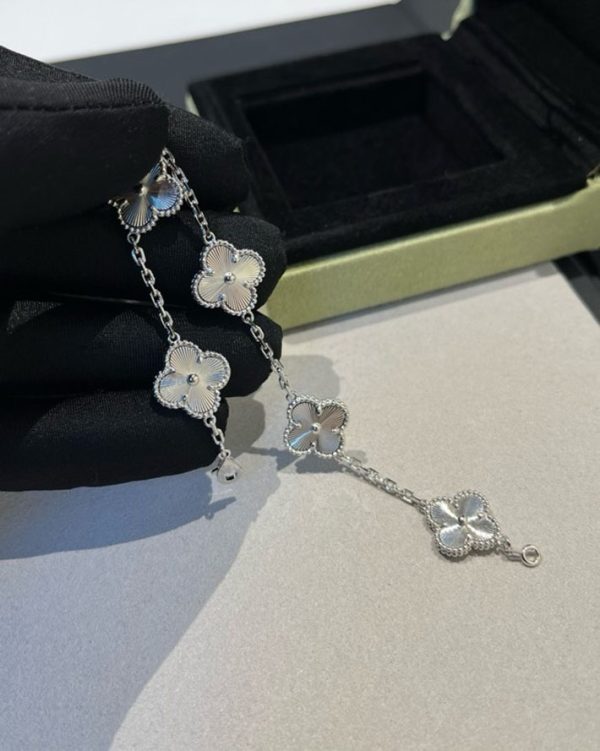 ヴァンクリーフ ブレスレット アルハンブラ VAN CLEEF & ARPELS ヴィンテージ アルハンブラ ブレスレット、5モチーフ VCARP9XE00 2025新作 - 画像 (8)