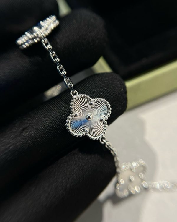 ヴァンクリーフ ブレスレット アルハンブラ VAN CLEEF & ARPELS ヴィンテージ アルハンブラ ブレスレット、5モチーフ VCARP9XE00 2025新作 - 画像 (5)