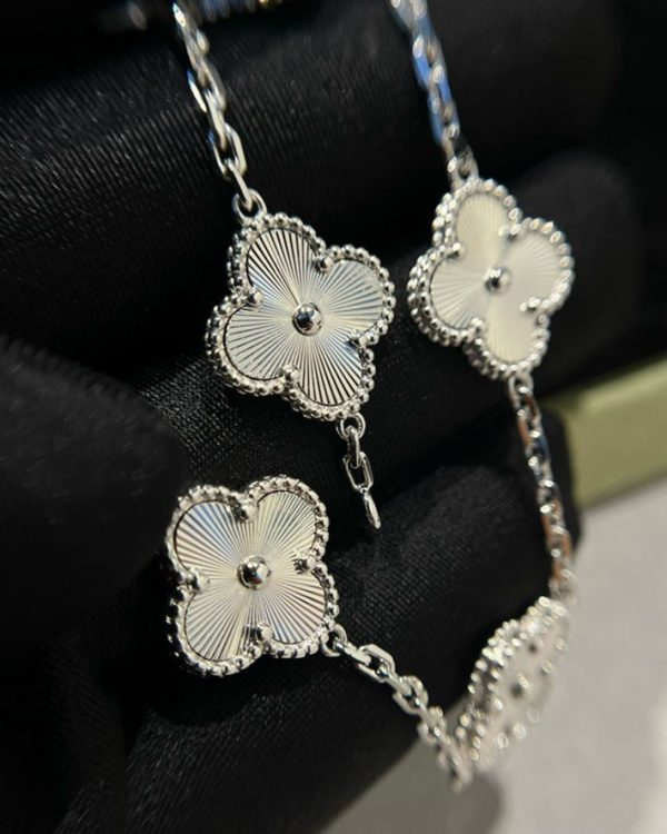 ヴァンクリーフ ブレスレット アルハンブラ VAN CLEEF & ARPELS ヴィンテージ アルハンブラ ブレスレット、5モチーフ VCARP9XE00 2025新作 - 画像 (4)