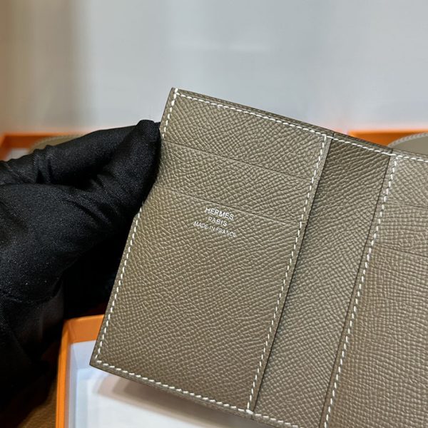 エルメス 財布 ベアン 三つ折り HERMES ベアン コンビネ エトゥープ ヴォーエプソン シルバー金具 2025定価 2513085 - 画像 (2)