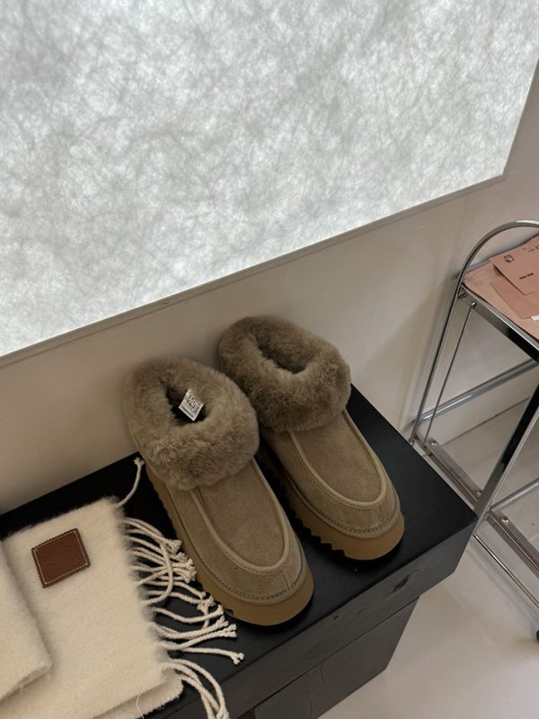 UGG ムートンブーツ 新作 2024