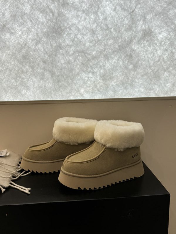 最高級UGGスーパーコピー靴 UGGムートンブーツコピー UGG ムートンブーツ 新作 2024 サンド 2514093 - 画像 (9)