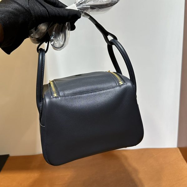 リンディ人気色 エルメス レディースバッグ HERMES ミニリンディ ブルーニュイ スイフト ゴールド金具 2025定価 2513096 - 画像 (2)