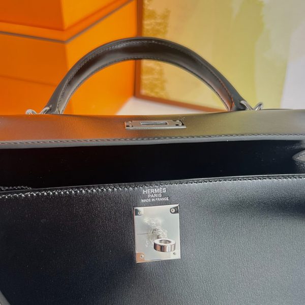 ケリー超N品 エルメス 安いバッグ HERMES ケリー28 外縫い 黒 ブラック ボックスカーフ シルバー金具 2025定価 2513113 - 画像 (4)