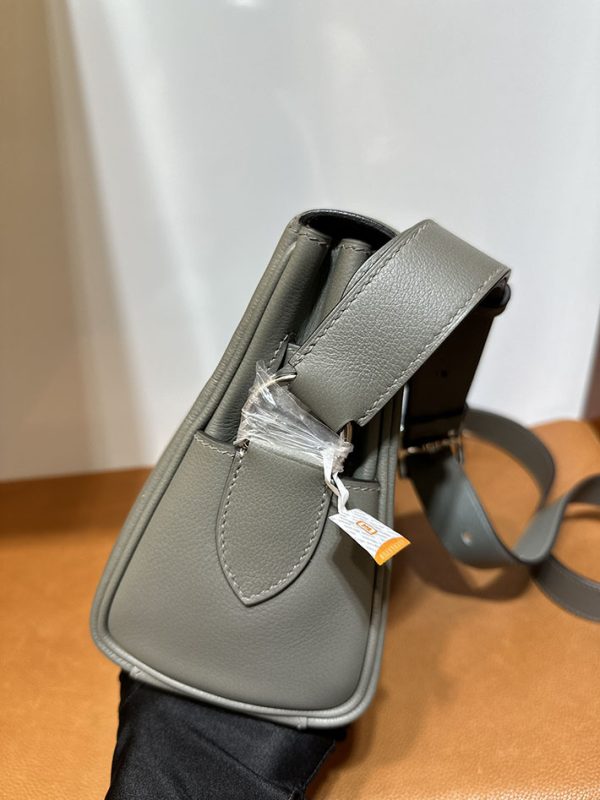 エルメス メッセンジャーバッグ HERMES ケリーメッセンジャー ブルージーン バレニア シルバー金具 2025定価 2513124 - 画像 (6)