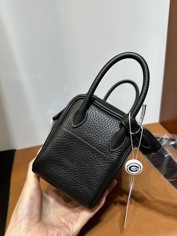 リンディ人気色 エルメス レディースバッグ HERMES ミニリンディ 黒 ブラック トリヨンクレマンス シルバー金具 2025定価 2513125 - 画像 (6)