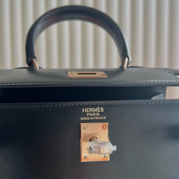 エルメス ケリー風 ミニバッグ HERMES ケリー20 外縫い 黒 ブラック ボックスカーフ ローズゴールド金具 2025定価 2513167 - 画像 (5)