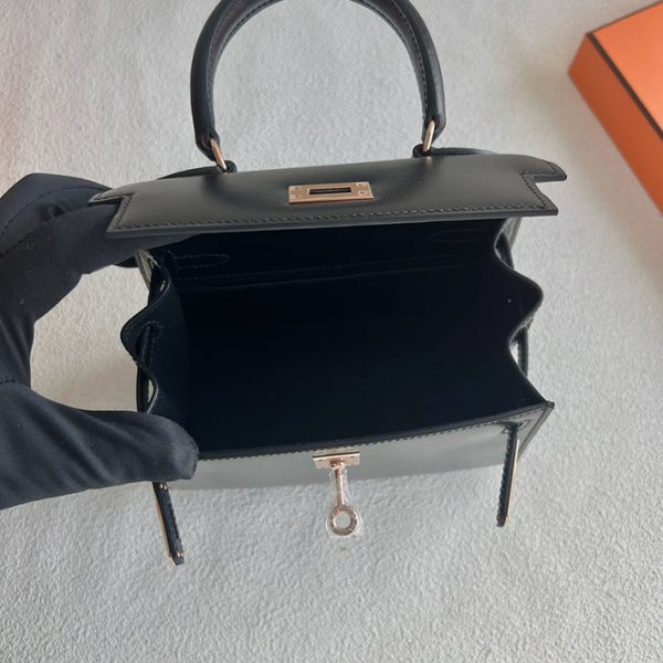 エルメス ケリー風 ミニバッグ HERMES ケリー20 外縫い 黒 ブラック ボックスカーフ ローズゴールド金具 2025定価 2513167 - 画像 (4)