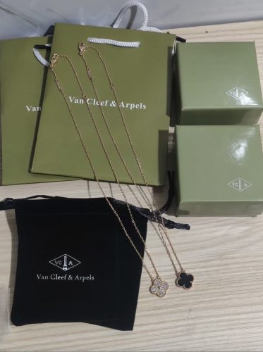 最高級ヴァンクリーフスーパーコピー ヴィンテージ アルハンブラ ペンダント VCARA46100 ホワイトゴールド photo review