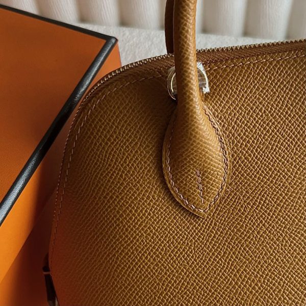 ボリードポーチ 人気色 HERMES ボリード1923 ミニ セサミ ヴォーエプソン ゴールド金具 2025定価 2513183 - 画像 (9)