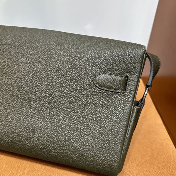 エルメス メッセンジャーバッグ HERMES ケリーメッセンジャー ヴェールドグリ トゴ シルバー金具 2025定価 2513214 - 画像 (6)