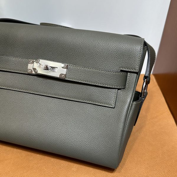 エルメス メッセンジャーバッグ HERMES ケリーメッセンジャー ヴェールドグリ エバーカラー シルバー金具 2025定価 2513215 - 画像 (9)